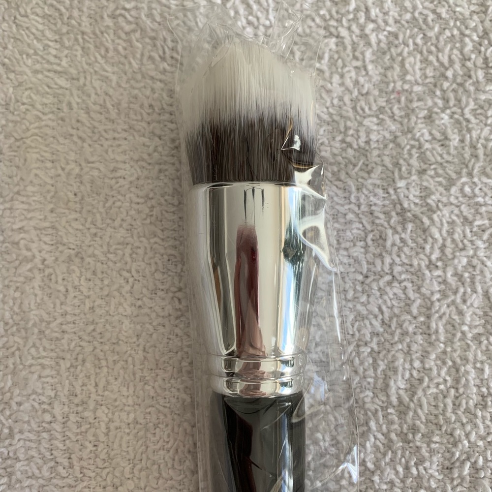 Mally Beauty Foundation Brush - Picture 4 of 6